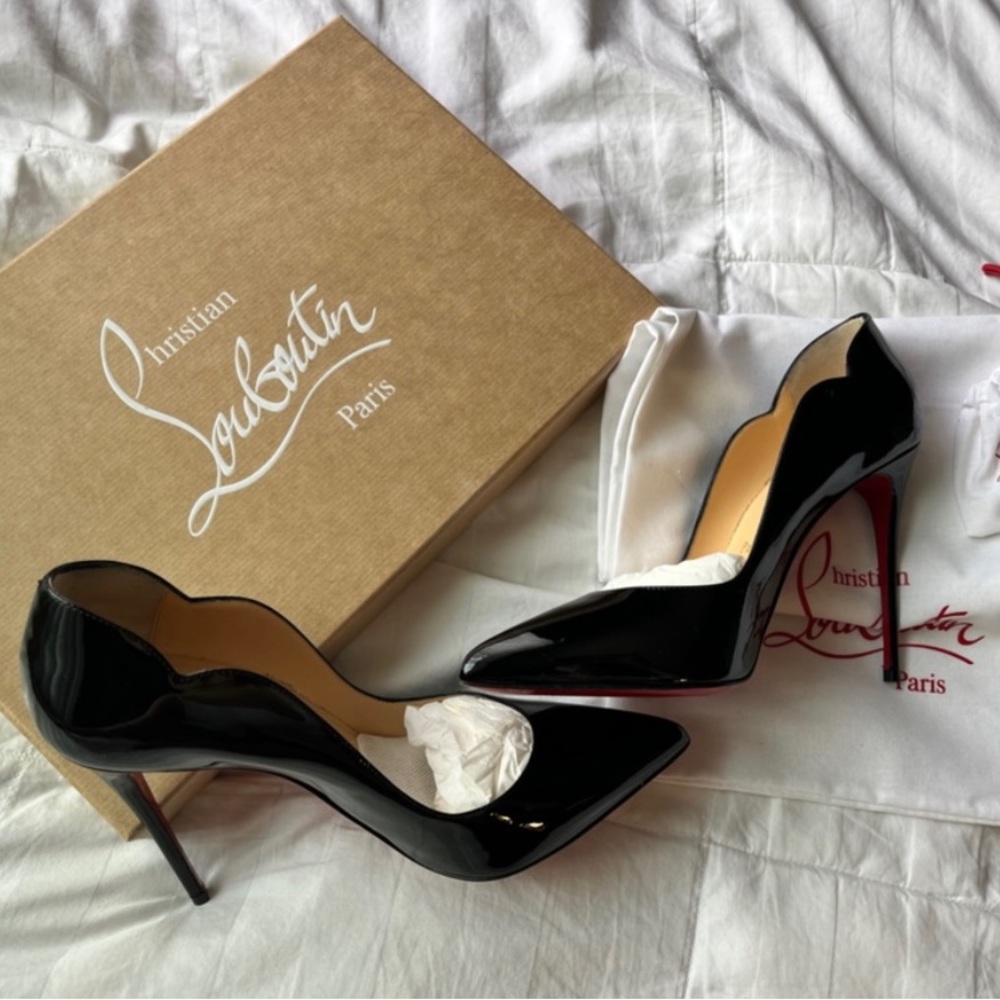 Christian Louboutin Hot Chick Pumps. Black Patent Leather. 100mm heel. Size 38.